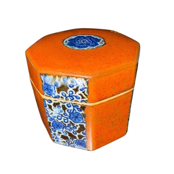 Takamasu Japan Hand Decorated Ceramic Trinket Box – Octagon Orange & Blue Floral - Picture 3 of 5